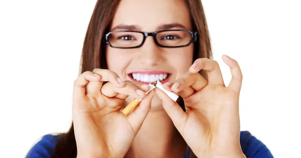 Fumantes Podem Fazer Clareamento Dental? Tudo o Que Você Precisa Saber