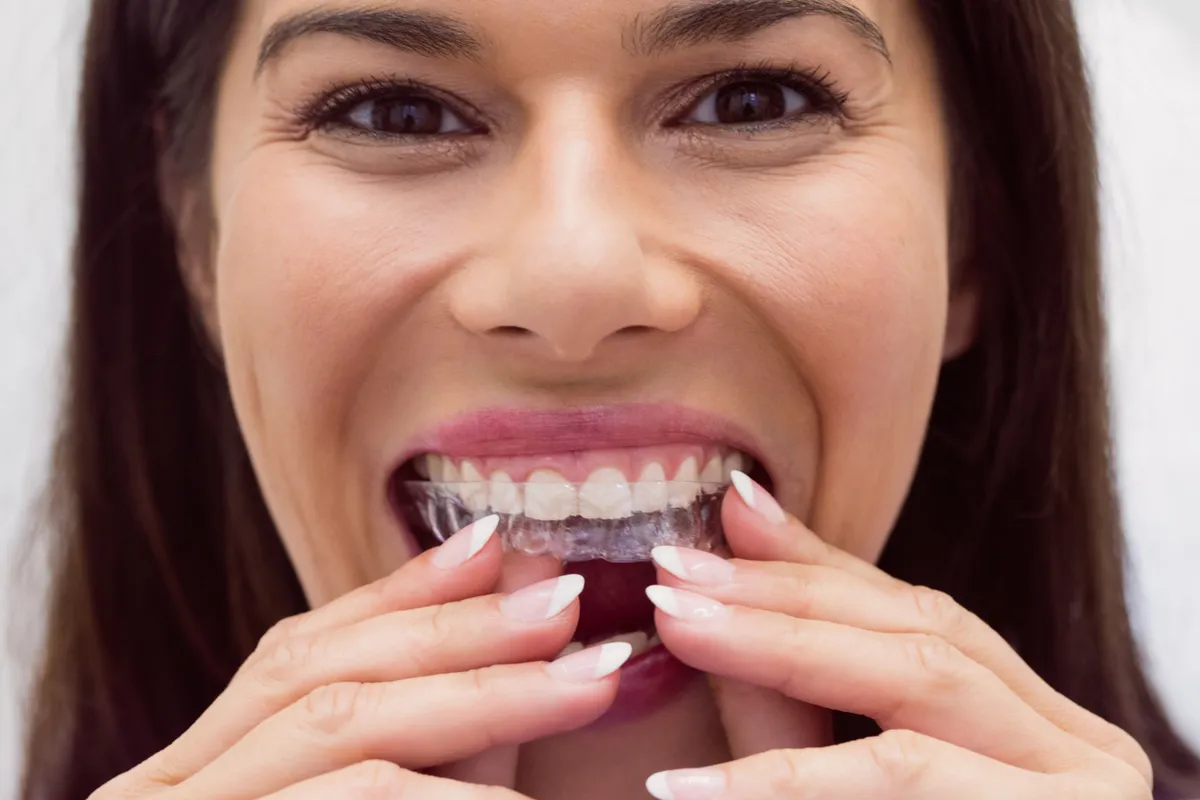 Como Usar o Clareador Dental com Segurança e Eficiência?
