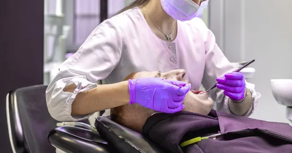 Por que é preciso tratar cáries e gengivite antes do clareamento?