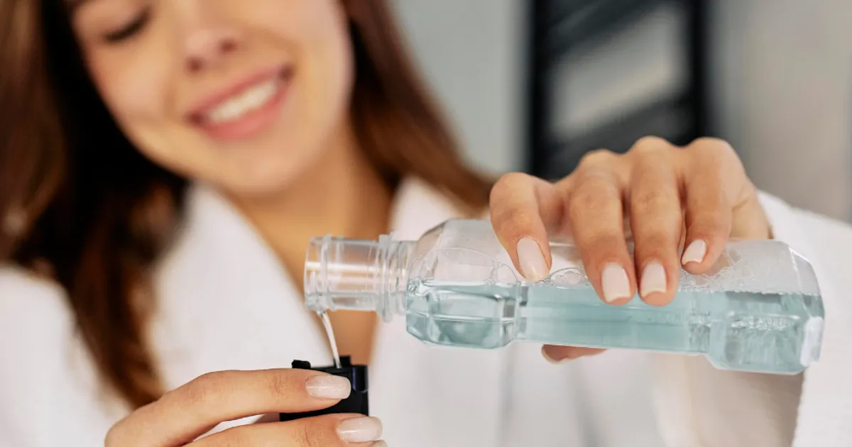 O papel do enxaguante bucal na manutenção do clareamento dental