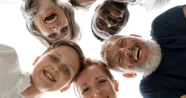 Clareamento dental em diferentes fases da vida: jovens, adultos e maturidade