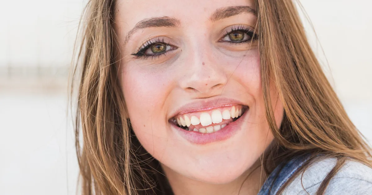 Sorriso na fotografia: mitos e verdades para se sentir bem diante da câmera.